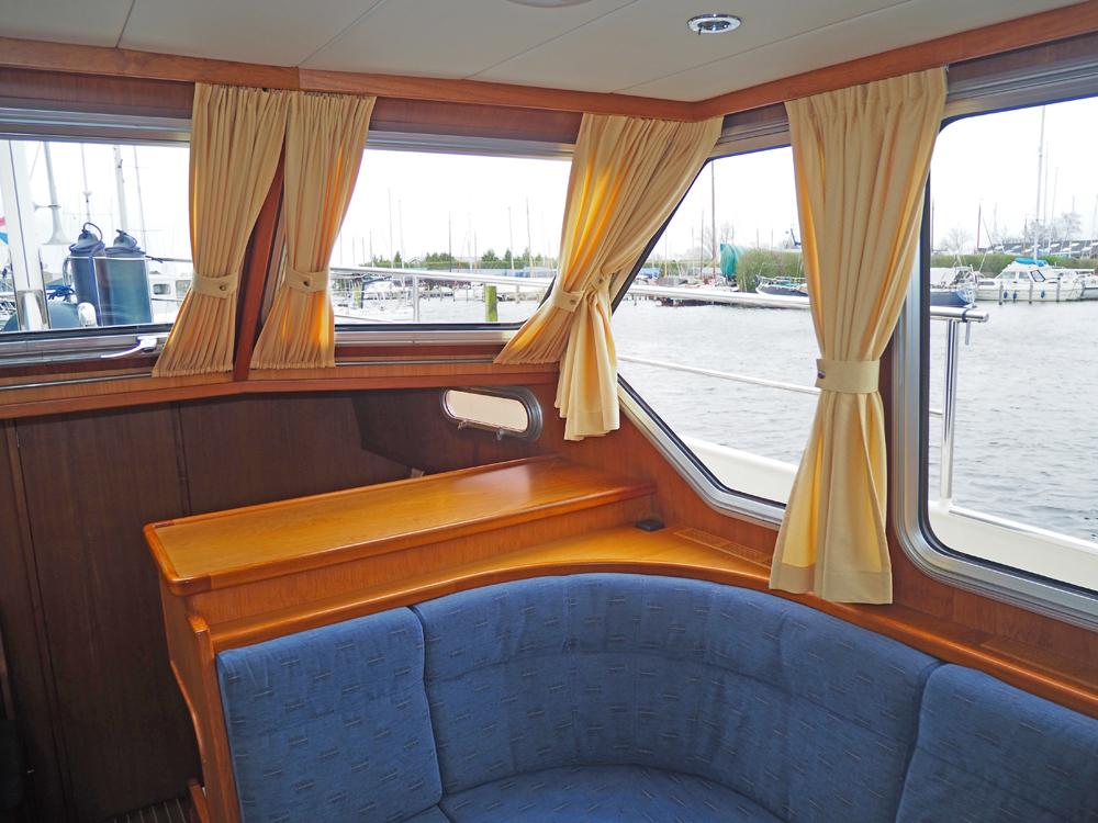 Saloon, Accommodation